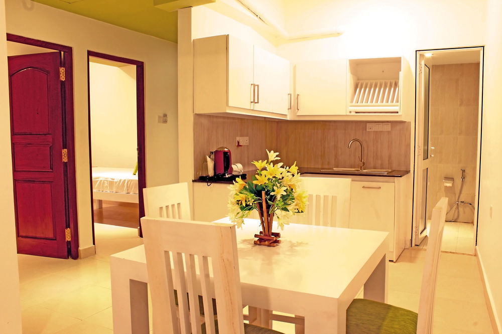 קולומבו Thilhara Days Inn מראה חיצוני תמונה
