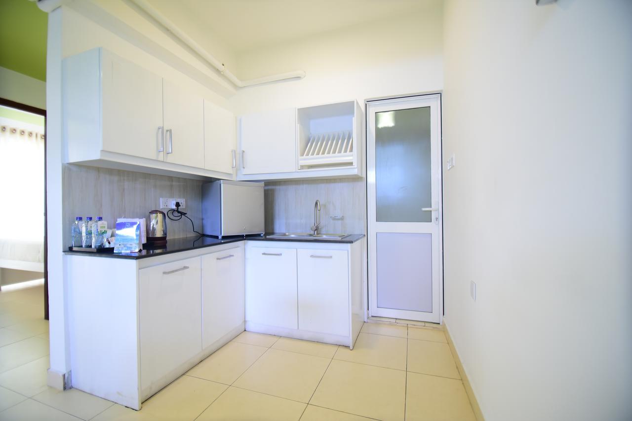 קולומבו Thilhara Days Inn מראה חיצוני תמונה