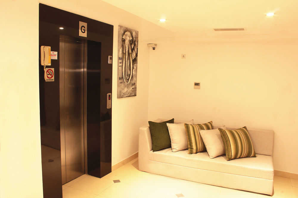 קולומבו Thilhara Days Inn מראה חיצוני תמונה