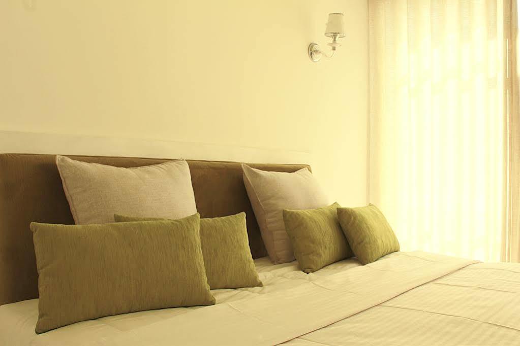 קולומבו Thilhara Days Inn מראה חיצוני תמונה